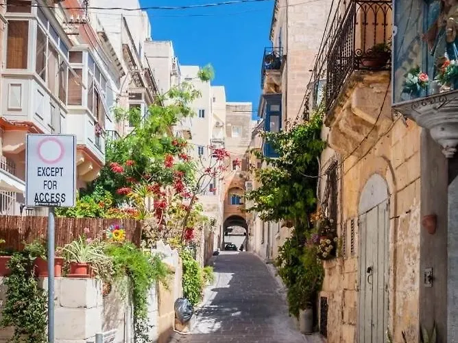 Stylish 2br Near Seafront & St'julians By 360 Estates Lejlighed